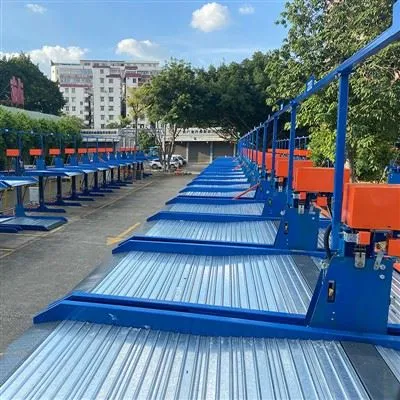 Il motore aziona il sollevatore da parcheggio a due colonne